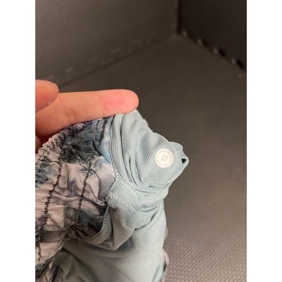 Lululemon Hotty Hot Low-Rise‎ Lined Short 2.5" Kaleidofloral Multi blue Chalk 12 - Picture 8 of 8